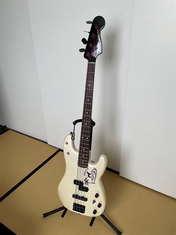 Fender MEX Duff McKagan Precision Bassの画像
